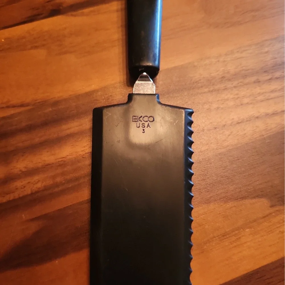 ECKO Serrated Plastic Cake Cutter Server